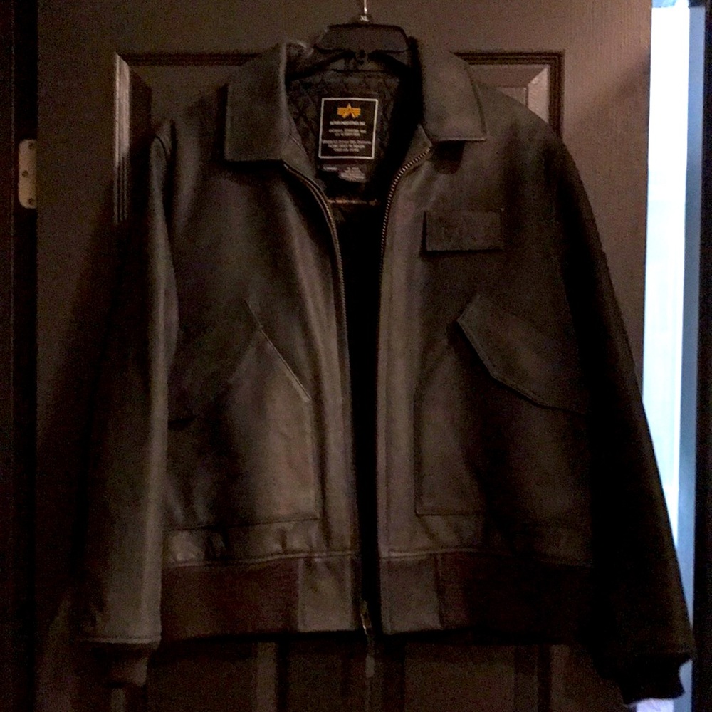 Black leather bomber jacket. Mens large.